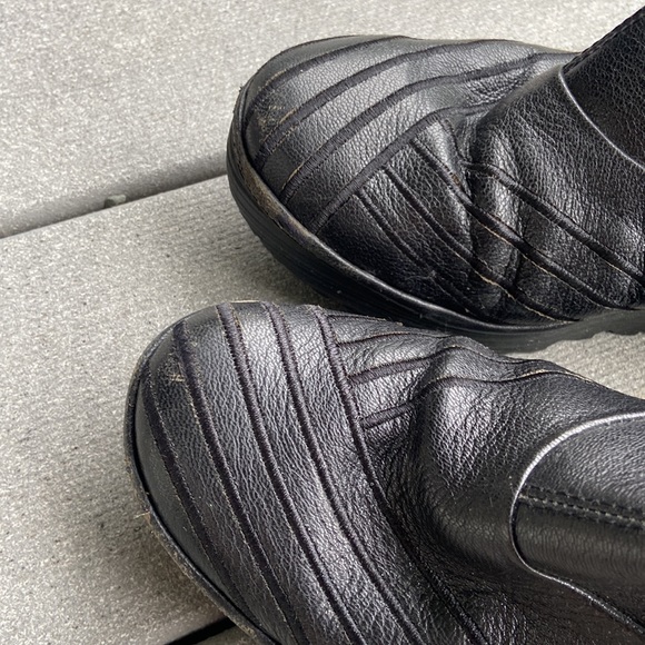 Fly London Black Yave Leather Ankle Chelsea Boot - Picture 2 of 5